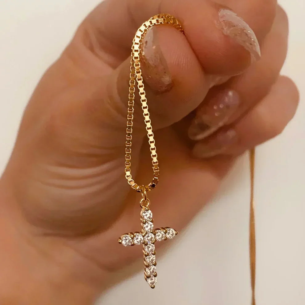 Elegante Goldene Kreuzkette
